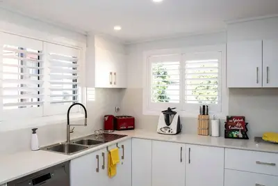 Image de Spacious Surfside Unit Surf Beach
