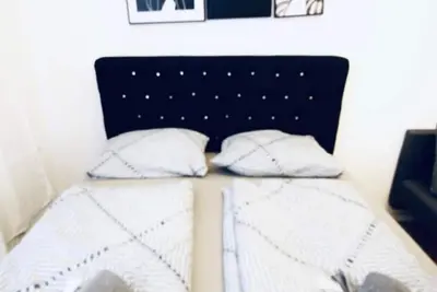 Image de Comfy Central Cozy Room; 10-Minute to Augarten
