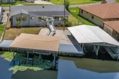 Image de Sleeps 12, theater, waterfront, close to springs and forest. Old Florida