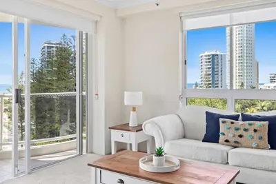 Image de Ocean views in an iconic luxury location!