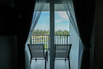 Image de Mini Studio Lake view on High floor, Ac, Kitchen, Balcony
