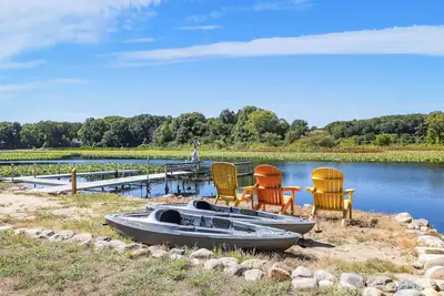 Image de Sunset Shores - Lakefront Home with Hot Tub and Fire Pit