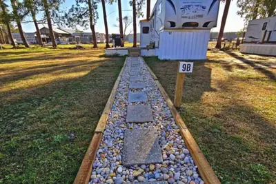 Image de Luxury Rv only 3 miles to the Beach, 20 miles to Lejeune and Cherry Point