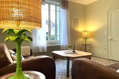 Gîte tranquille avec jardin, parking et Wi-Fi à La Ferté-Hauterive