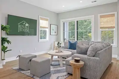 Image de Sincerely Shem- 7 min to Beach and  Downtown Chs