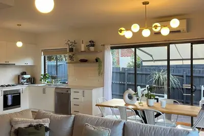 Image de Melbourne home, close to Airport & Train Station