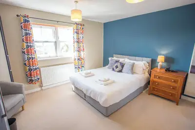 Chiltern Hills Views - 5 Bed Detached House