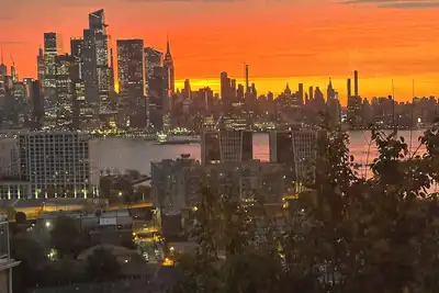 Image de Charming 2-bedroom apartment with full kitchen 10-15 mins from Nyc Times Sq.