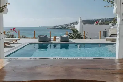 Image de Dream villa with pool and guest house, just 30 meters from the beach