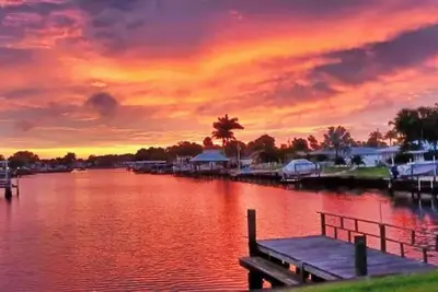 Image de Coastal Getaway in St. Petersburg\n\n