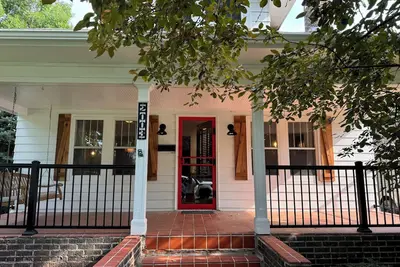 Image de Charming 2-bedroom Bungalow