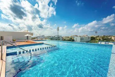 Image de Great Location, groceries, beach 5th ave very spacious and confortable