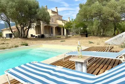 Image de Mas Provençal Privé avec Piscine sans Vis à Vis en Plein Cœur du Luberon