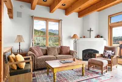 Image de Plush Adobe - 2-Br, 2-Bath townhouse, double-living rooms, cook's kitchen, cedar deck, garden