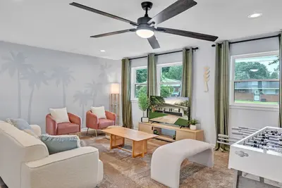 Image de Charming 3bd - Near beaches - Foosball & Backyard