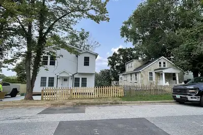 Image de 332\/338 judysplaces in Lansdowne, 2 houses combo