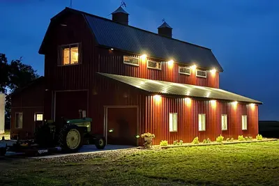 Image de -Ah Barn has very unique accommodations with great views in the Sd prairie. .