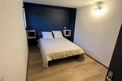 Image de Appartement refait à neuf avec vue mer, terrasse et parking - 5 min de la plage