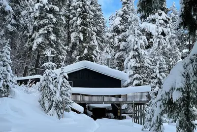 Image de Serene Lakeside Cabin with Breathtaking 180° Mountain Views-Your Perfect Escape!