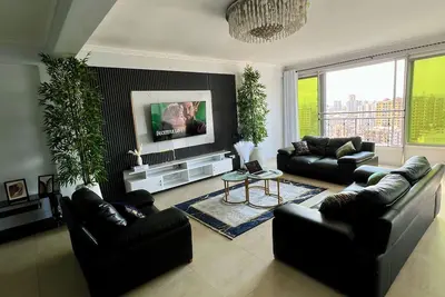 Sophisticated 4-Bed Central Business District Retreat with City Views