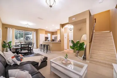 Image de Epic Arty Retreat near Disney