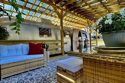 Image de 1972 Airstream luxury tiny living at it's best in Columbia near Lake Murray!