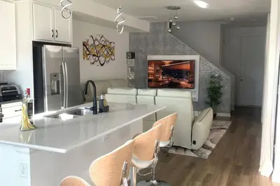 Image de Cozy 3-bedroom townhome in Commerce City, Co, near Dia, 18-min to downtown.