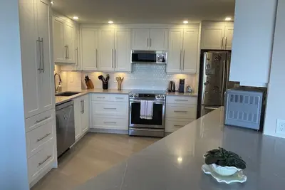 Image de Spectacular Harbour View, James Bay 2 bed 2 bath condo