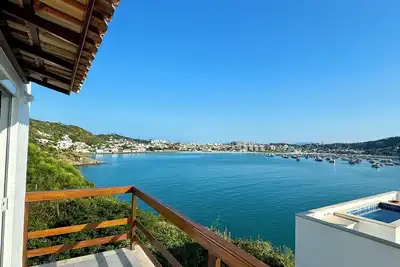Mountaintop paradise minutes away from Arraial do Cabo's iconic beaches