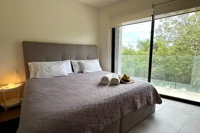 Image de Spacious apartment surrounded by nature