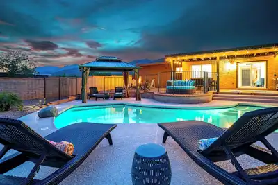 Image de Desert Skies - Beautiful private Tucson home with great mountain views & pool