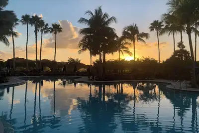 Image de Resort Style  Pools, Tiki Bar, Tennis Courts, Movie Theater, Gym & More!