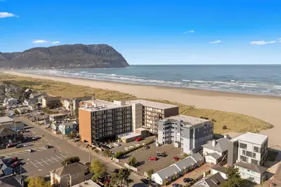 Image de The Sand & Sea Condos - Oceanfront