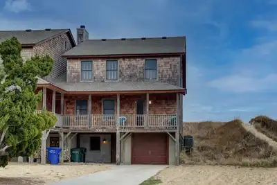Image de Oceanfront 4-bedroom condo with a wood burning fireplace in peaceful Nags Head