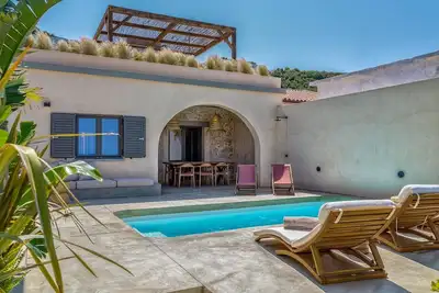 Image de Stunning Seafront Crete Villa | Villa Evander | Private Heated Pool | Panoramic Sea Views | Outdoor Dining Area & Bbq | 3 Bedrooms | Kalyves