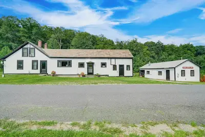 Image de Hawley Home w/ Deck & Mtn Views: Swim, Ski & More!