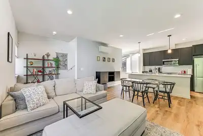 Image de Townhome ~ 10 Mi to Downtown Seattle: Deck & Patio