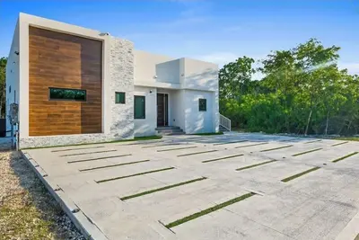 Image de Brand new build, 10 min stroll to the beach, 7 min drive to stores/restaurants