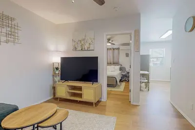 Image de 5 min walk to Unm Hospital-Warm and cozy furnished 1br in a Unm neighborhood