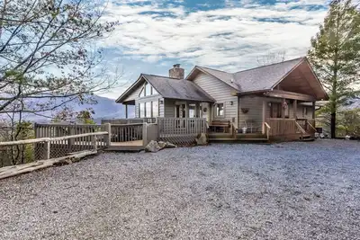 Image de Unrivaled Views secluded 2 King Bedrooms 2 Bath, with Hot Tub, 2 FPs and Sauna.