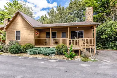 Image de This home is located on a beautiful golf course community and has a view