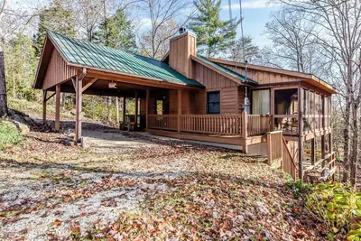 Image de Cozy Mountain Cabin! Features wood burning fireplace and semi-secluded.