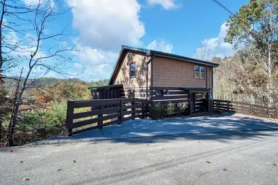 Image de Authentic log cabin with, some mountain views and watching the evening sunset!