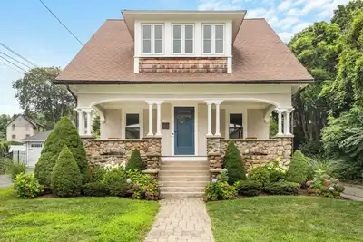 Image de Luxe Historic Bungalow in Heart of Downtown Mystic