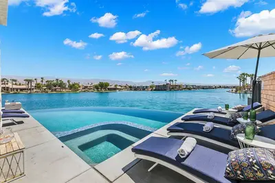 Image de Infinity; Lakefront 5-Bedroom with Infinity Pool, Pet Friendly, & Fun Filled! \n