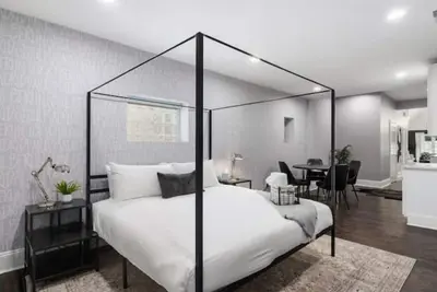 Image de Luxe Studio w/ King Bed + Sofa | Walk to Osu/Bars