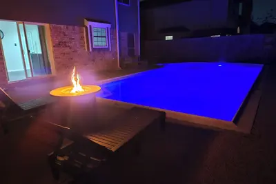 Image de 5-bedroom house with a private pool near Stadium and Dfw