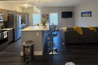 Image de Stunning, Modern 2 Bedroom Retreat with King Bed