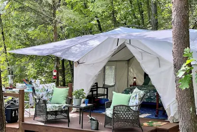 Image de Otter Outpost/Luxury Glamping on a Private Island, Douglas Lake, Smoky Mountains