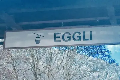 Image de At the foot of Mount Eggli Gstaad-Skiing can begin on foot. .